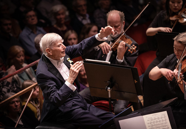 Man conducting. Photo.