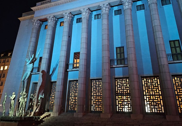 Konserthuset på kvällen.